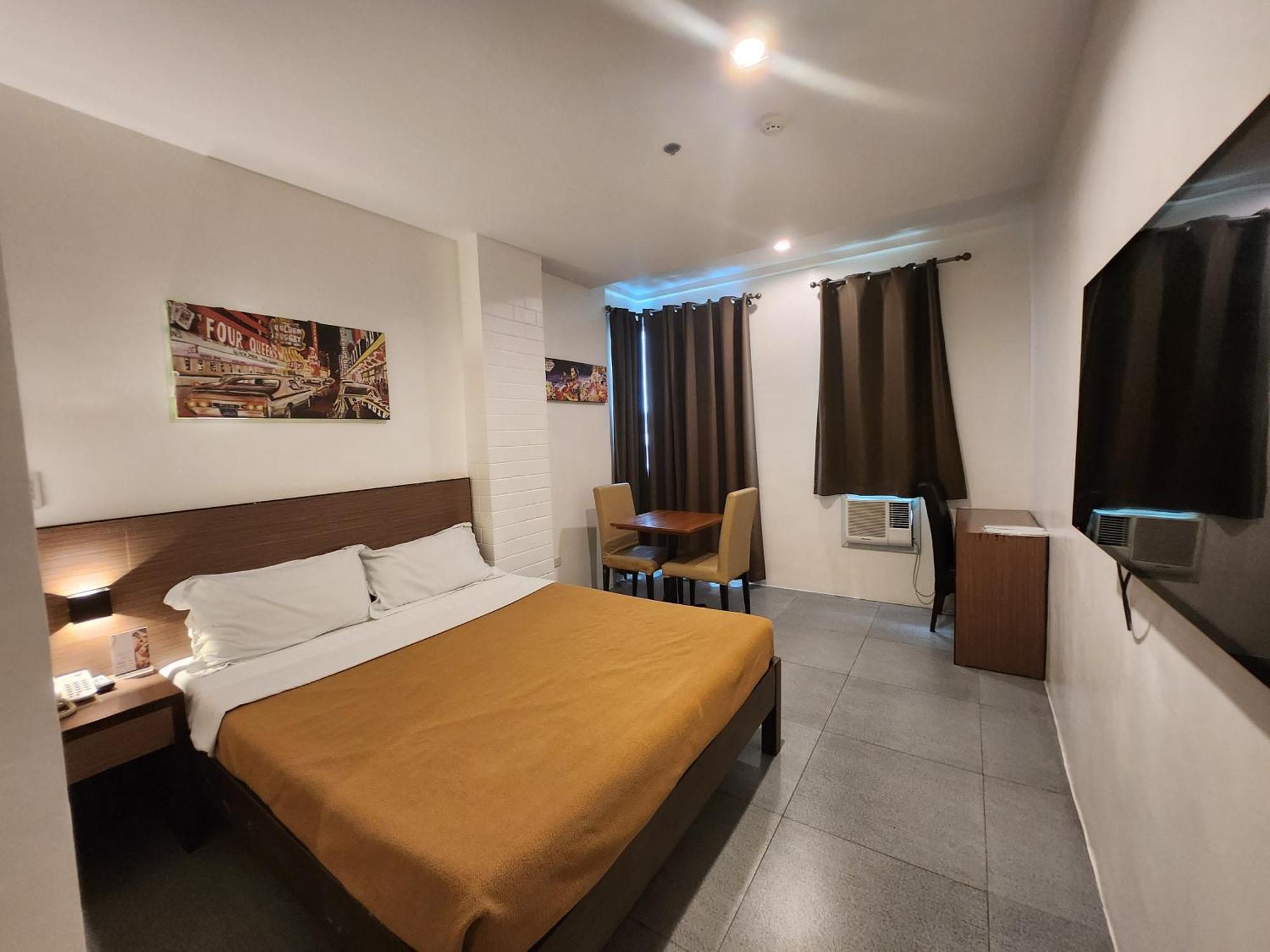 อพอลโลเนีย รอเยล โฮเทล Hotel อังเฮเลส ภายนอก รูปภาพ