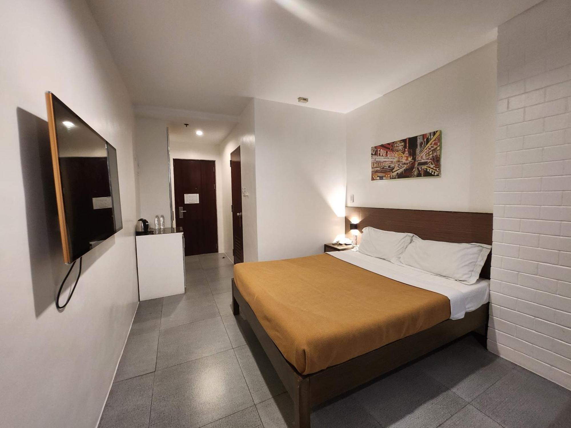 อพอลโลเนีย รอเยล โฮเทล Hotel อังเฮเลส ภายนอก รูปภาพ